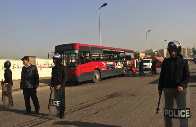 Έκρηξη βόμβας σε λεωφορείο στο Κάιρο, πέντε τραυματίες